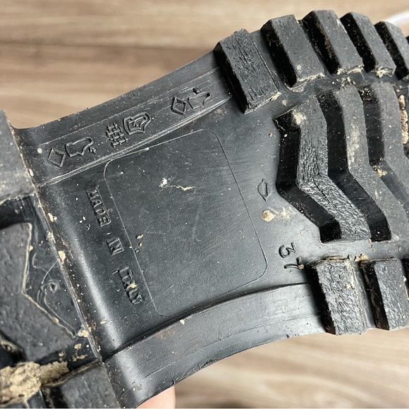 Authentic Burberry Rainboots - Picture 2 of 6